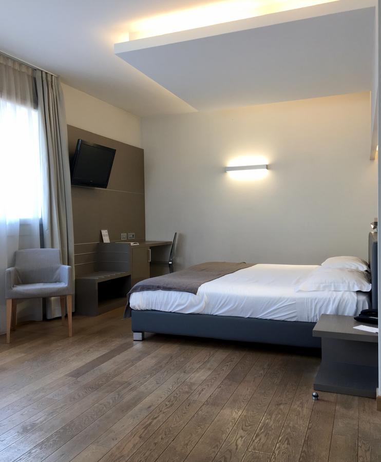 Hotel Di Varese Esterno foto