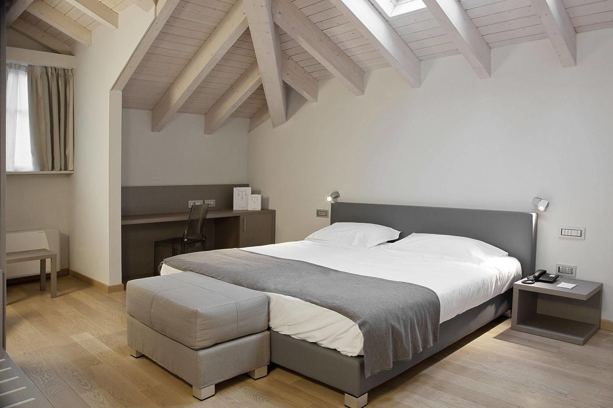 Hotel Di Varese Esterno foto