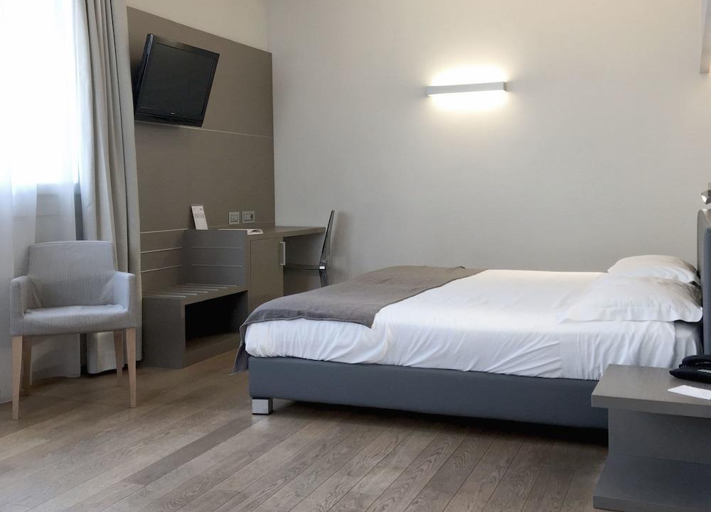Hotel Di Varese Esterno foto