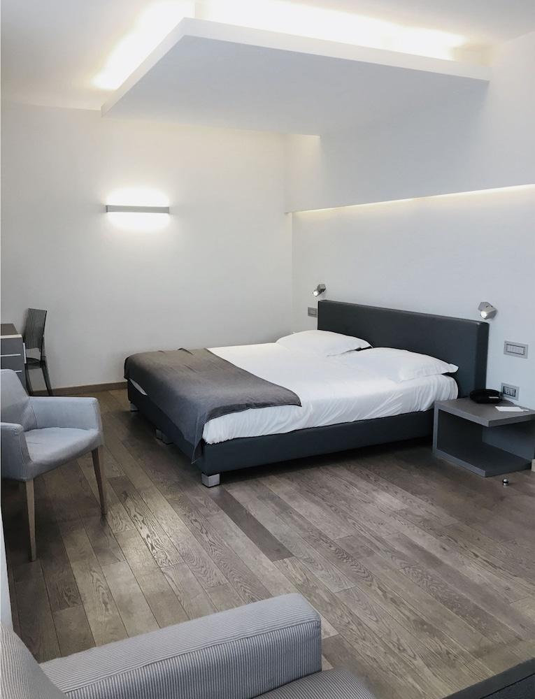 Hotel Di Varese Esterno foto